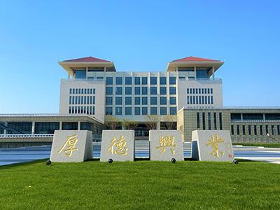 那就是金陵科技学院,我们知道"金陵"是南京的别称之一,也是南京最负