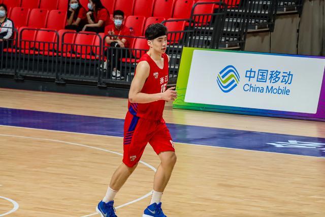 狂轰2118余嘉豪打疯了实力证明他有能力打破辽粤格局