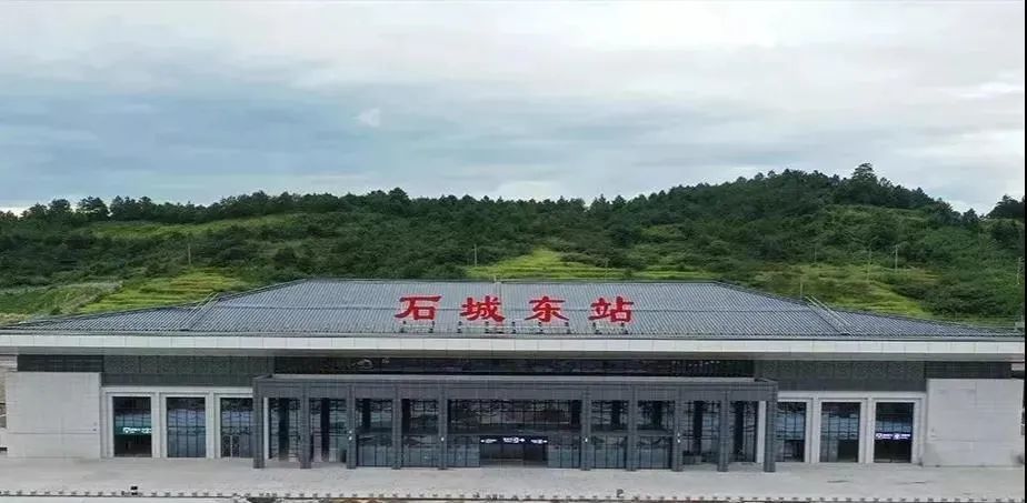 兴泉铁路结束了石城县没有铁路的历史,打通了石城的"最后一公里",让