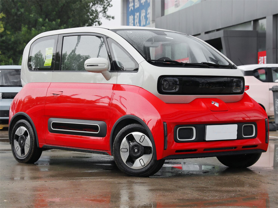 最划算的"撩妹王"!悬浮车身配隐藏把手,续航超300km,6.98万