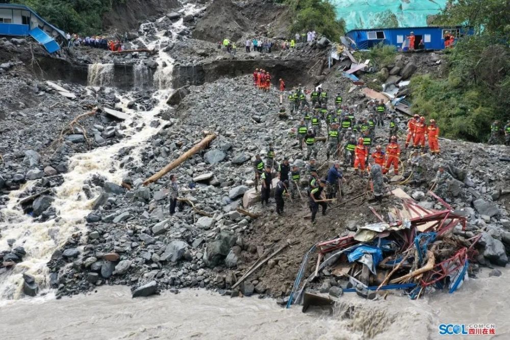 四川雅安泥石流灾害导致17人失联