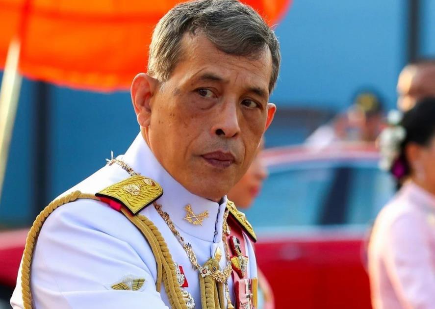 泰王玛哈能纵情声色,只因背后有一个男人和四个女人,护他静好