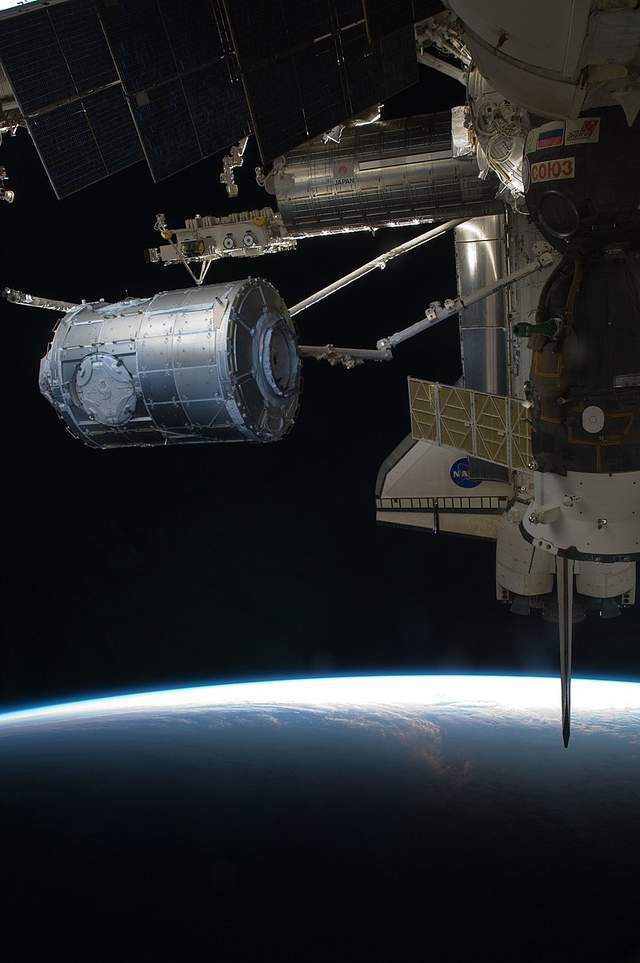 泰雷兹阿莱尼亚宇航公司正在为axiom的私人空间站开发2个增压模块