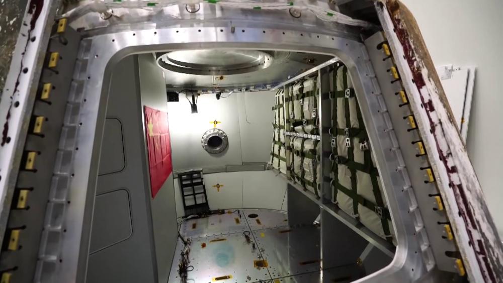 比nasa登月飞船大三成新飞船亮相航展首次载人飞行时间公开