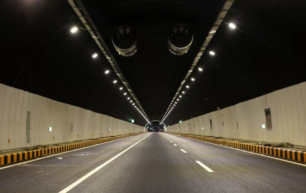 土主中梁山隧道该项目建成后,进一步完善了城市路网结构,增强重庆中心