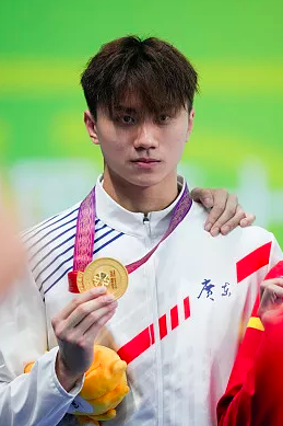 刘湘余贺新主管教练何新中广东游泳六金有数量有质量