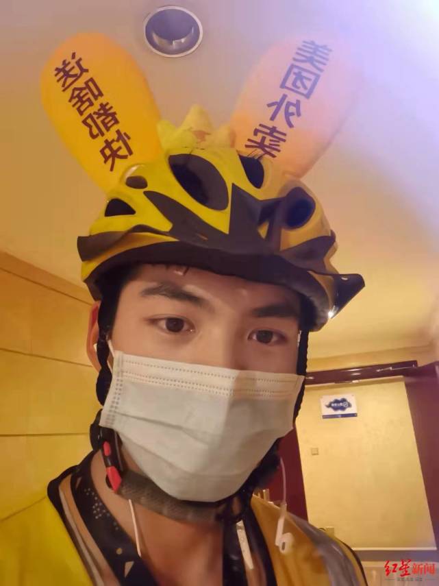 外卖小哥狂追百米刹住溜车勇救两娃，被授予“见义勇为公民”称号_腾讯新闻