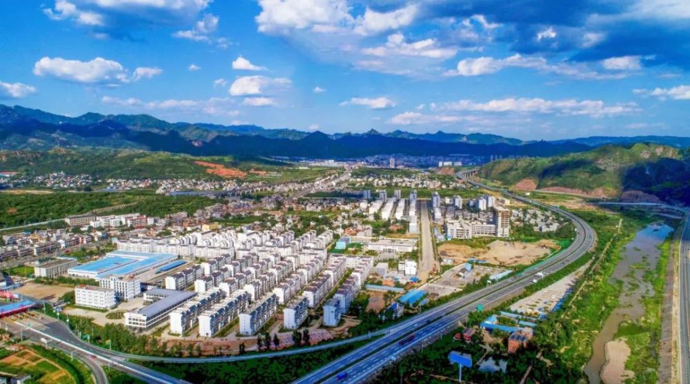 丹凤县第十八次党代会召开的五年来,县委,县政府瞄准商洛市"一体两翼"