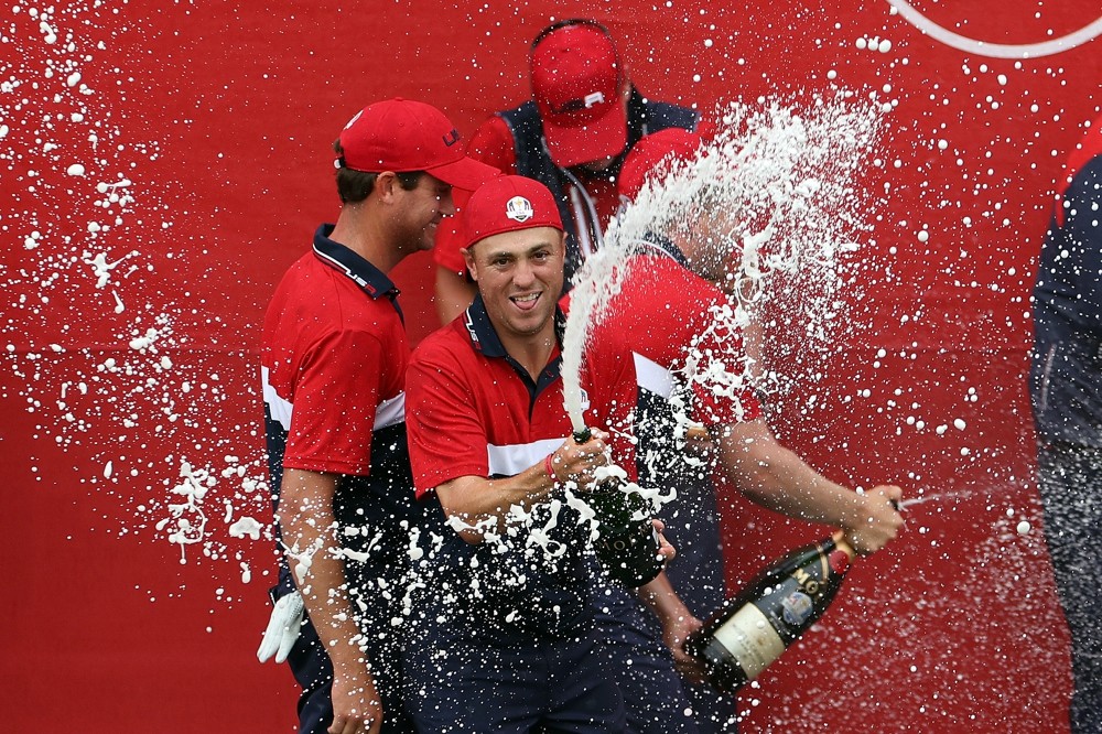 喷香槟拥吻滑草美国队莱德杯夺冠后花样庆祝