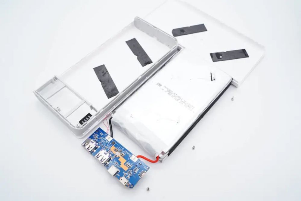 英集芯ip5356芯片获罗马仕采用首款量产充电宝拆解