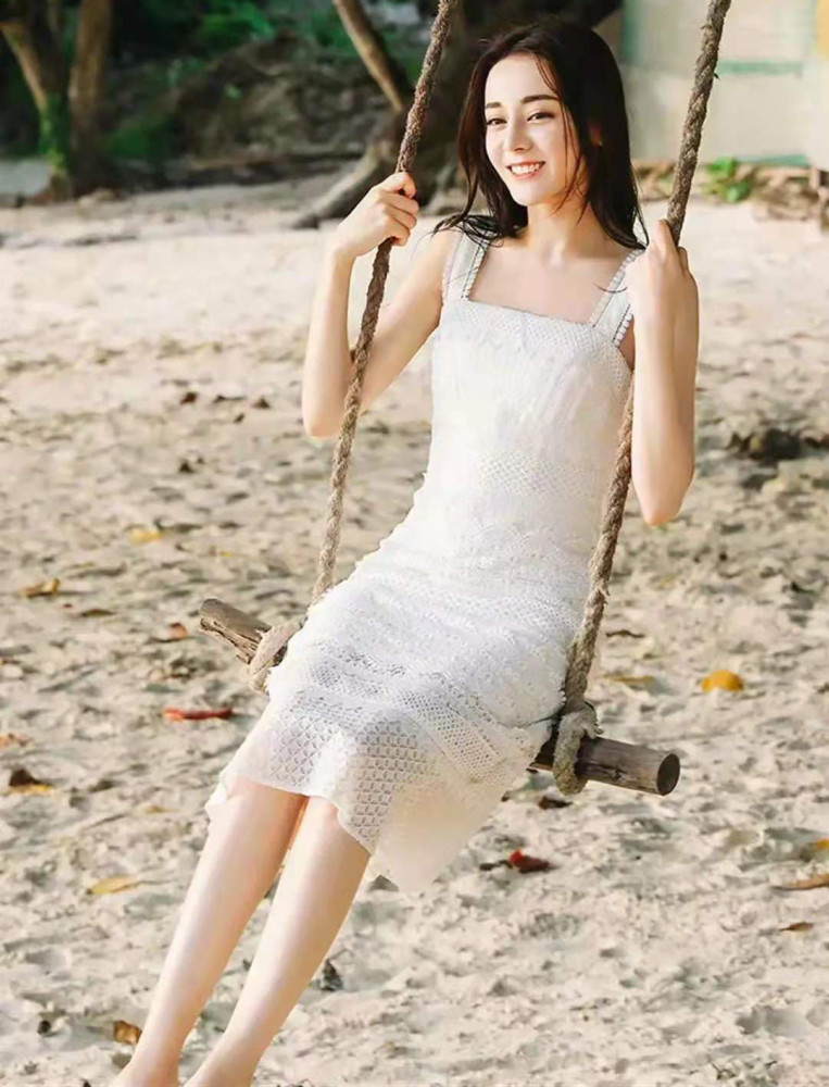 迪丽热巴荡秋千旧照火了1小时阅读量破888万网友人间仙女