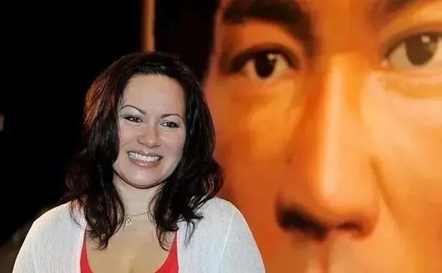 李小龙去世后妻子被骗儿子被杀唯一的女儿李香凝现状如何