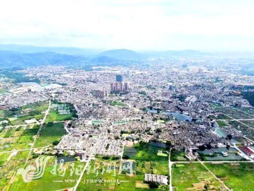 本文图片由 通讯员 摄第七批"广东省古村落"揭东区新亨镇硕和村地处