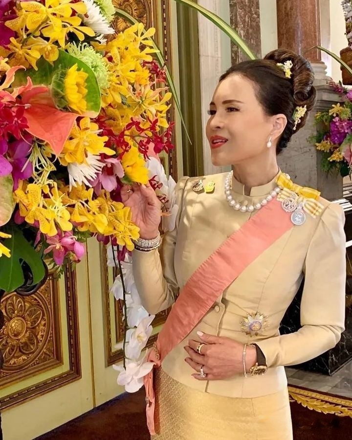 读麻省理工当流行歌手嫁美国小伙泰国公主乌汶叻的叛逆人生