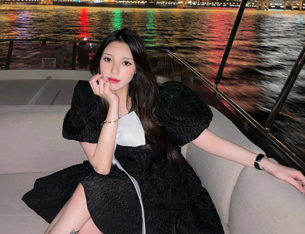 小猪兜儿终于要领证了,自嘲长胖50斤才去,拍出来两个"猪头"