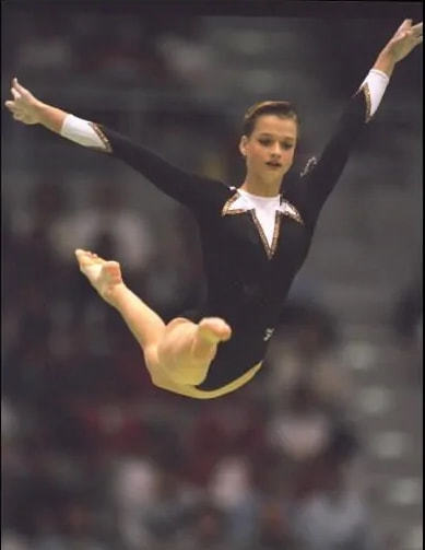 体操冠军韦筱圆神仙颜值出圈 我们应该打造自己的霍尔金娜