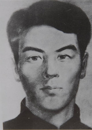 王德泰又名王铭山, 1908年5月23日生于奉天省盖平县第四区詹家屯村后