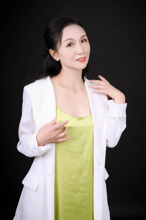 从国企到网模 孙亚玲如何转战新领域