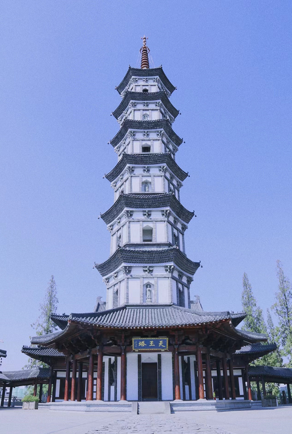 衢州天王塔沉浸式艺术馆开馆!许你一场颠覆想象的光之盛宴