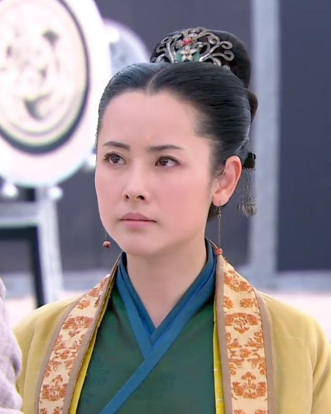 而演唱《城里的月光》的许美静,港圈艺人梅小青,何傲儿等人也是同天