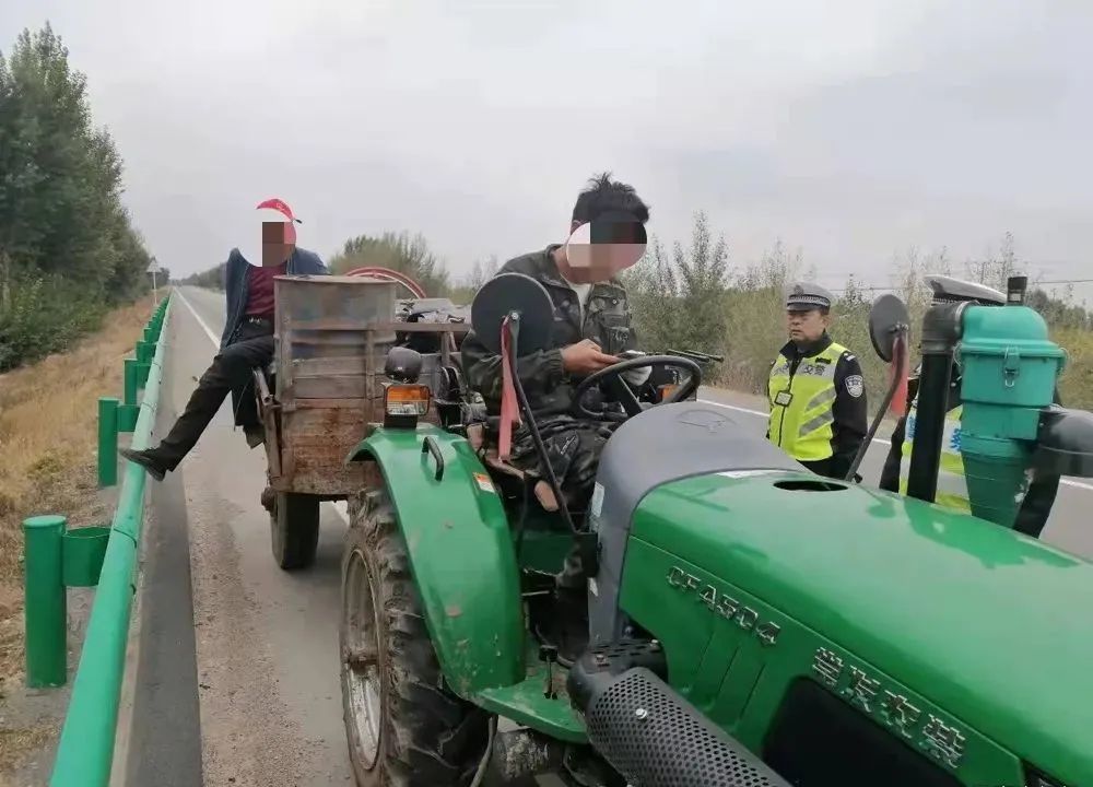 农用拖拉机载人不可取