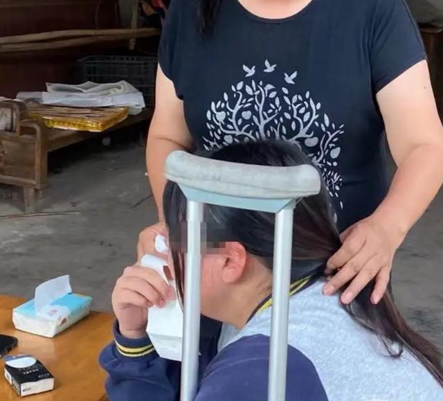 13岁职高女生被学姐罚150个下蹲后致残,网友爆料:当时老师也在场|先市