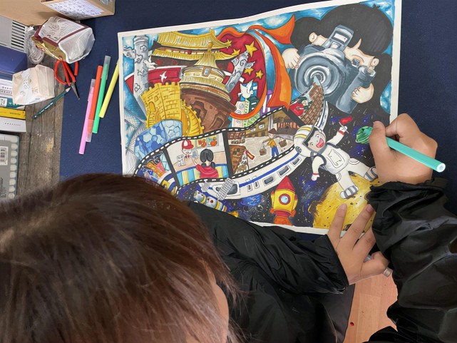 当代杯获奖绘画作品儿童画奋斗中的祖国