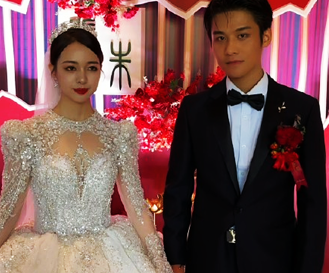 "疯狂小杨哥"大婚,老婆神似佟丽娅,弟弟的绝望周末结束了?