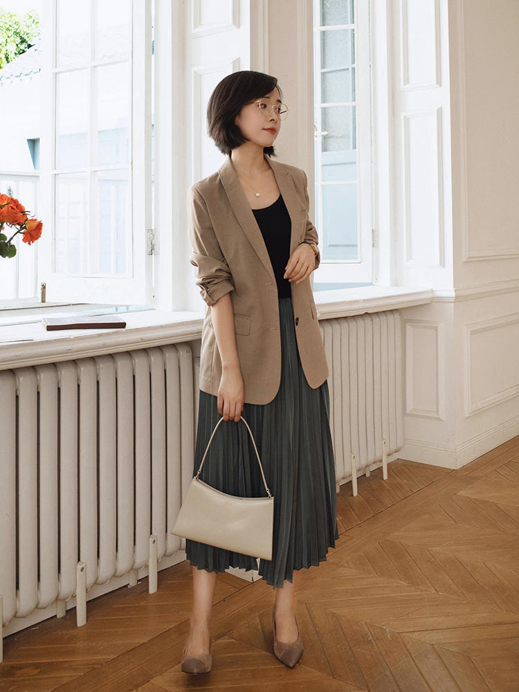 30岁女性不妨尝试轻熟风长裙穿搭减龄又显优雅气质很时髦