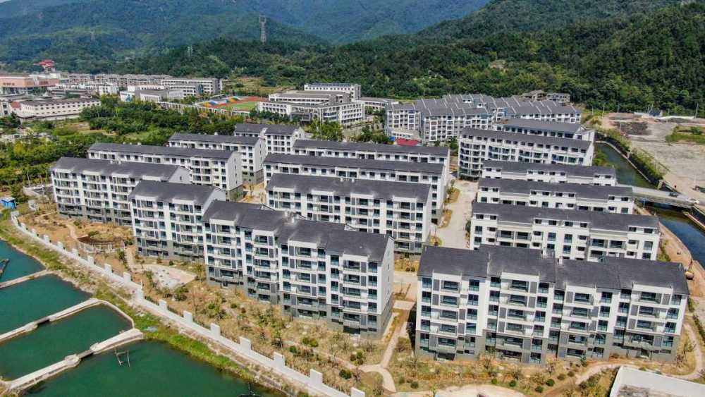 "章溪印象"乡村振兴示范带全长40多公里,起点为章水镇章溪村,途径荷梁