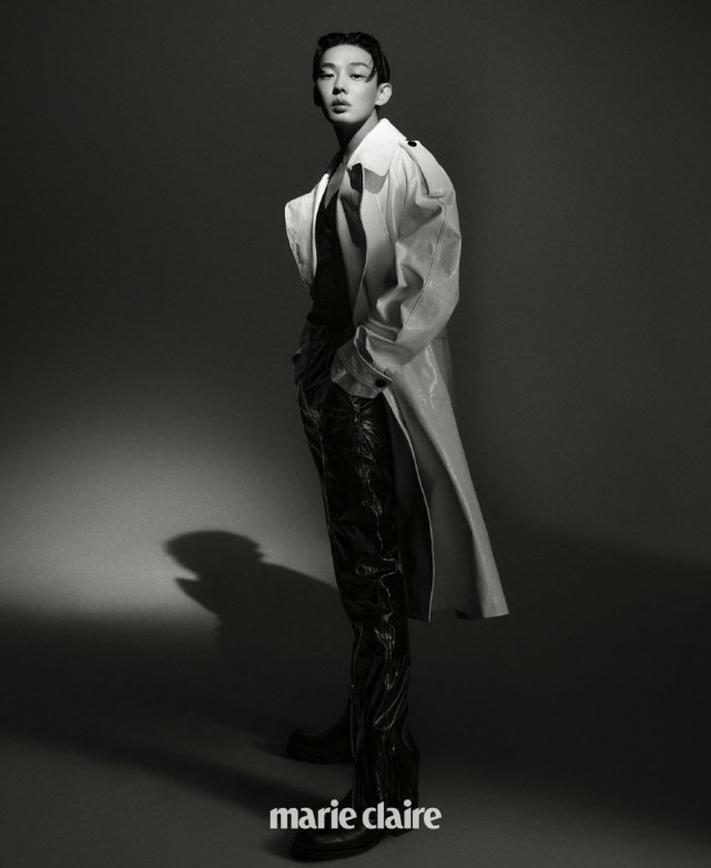 韩国演员刘亚仁新封面出炉这哥们又帅又时尚雅痞气质满分