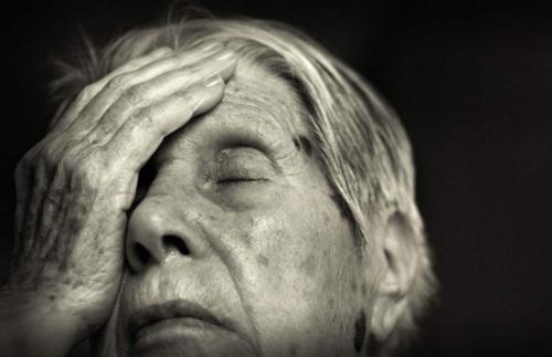 为什么老年痴呆患者逐渐增多?建议:50岁后尽量改掉这4个坏习惯