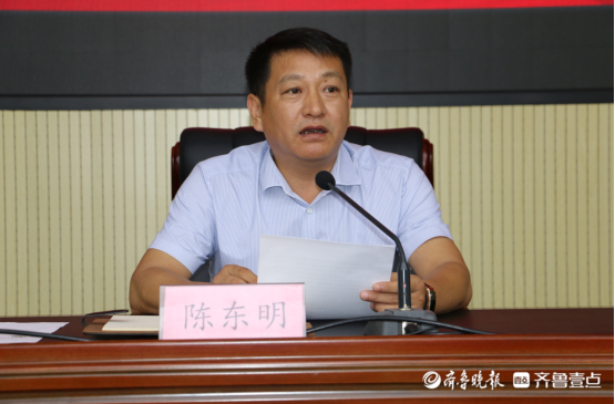 最后,陈东明,孙晓利,张远鸿,巨保银,贺怀龙共同启动了"普惠鄄城"信贷