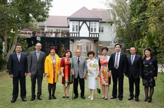 【李锦记家族】众多华人家族企业传承"取经"的对象_腾讯新闻