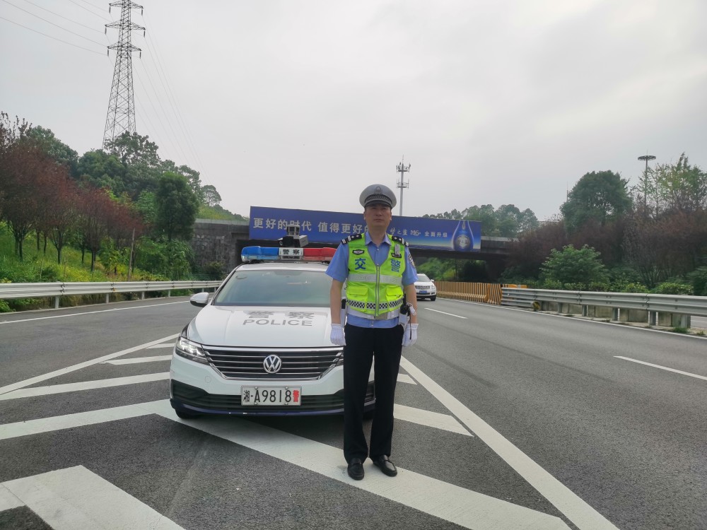 车顶8个摄像头啥都能拍到湖南司机注意国庆期间全省首批鹰眼警车启用