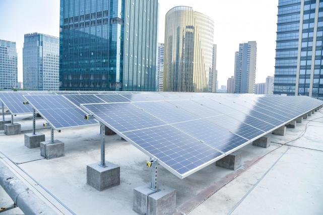 世纪互联佛山智慧城市数据中心楼顶光伏板