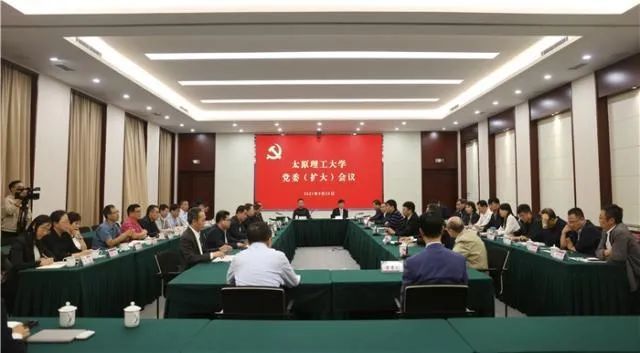 省委组织部干部五处处长路标宣读省委,省政府干部任免决定:臧运峰任