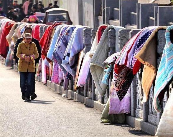 广东出差,发现一户高层这样晾晒衣物,做法让人佩服,拍下来晒晒