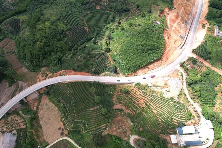 今天宁洱江城龙富公路通车