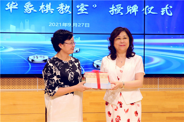 "上海杯"象棋大师进校园,"胡荣华1号象棋教室"在嘉定留云小学挂牌