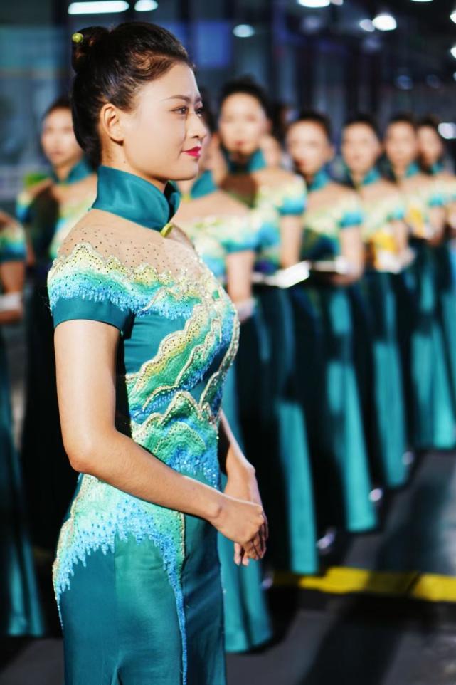 这届全运会颁奖礼仪服装广东中山造