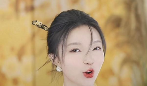 网红小潘潘翻唱黄梅戏,谄媚魔改被央视点名,糟蹋国粹被批不冤