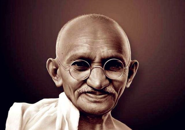 印度圣人甘地百姓对他又爱又恨他到底做了什么