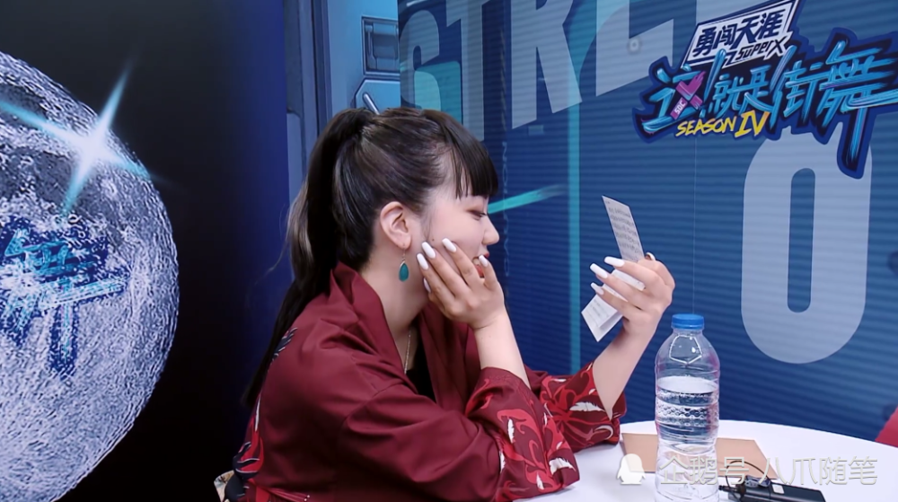 本季街舞,除了来自各国的街舞大神引人注目以外,两位来自日本的优秀女