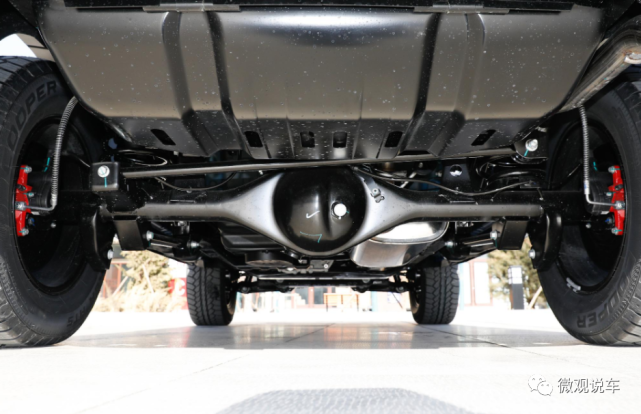 双横臂式独立悬挂 整体桥式非独立悬挂,底盘能够应付各种复杂的路况