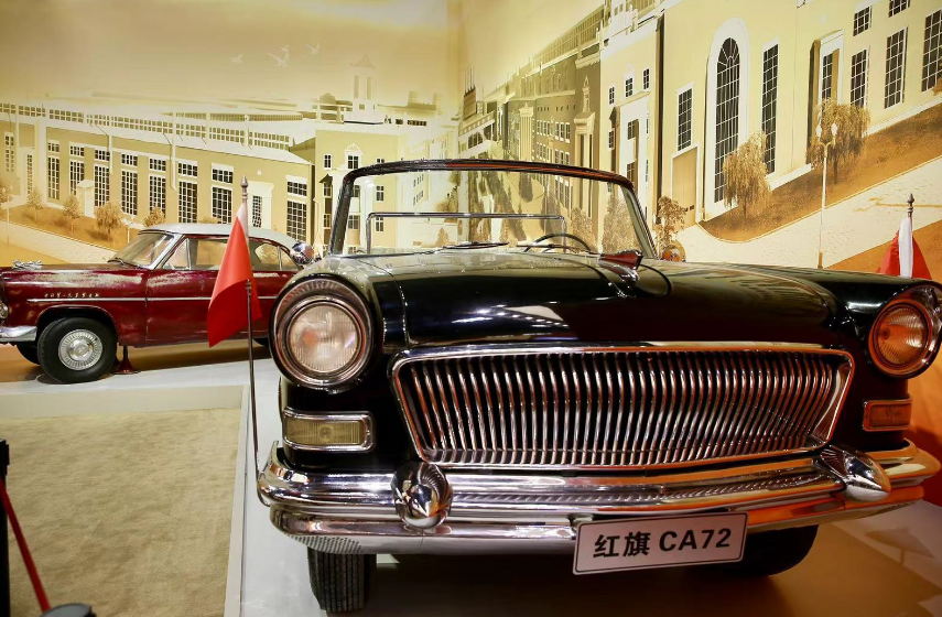 它是红旗轿车的前身,被命名为东风ca71