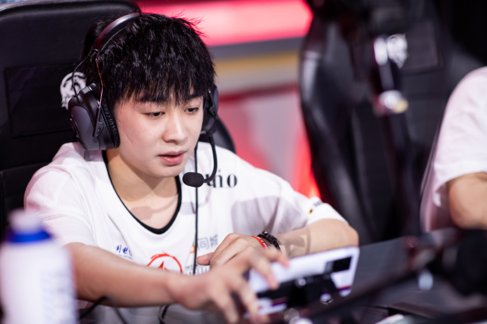 ag阿泽疯狂加练马超和蒙恬久诚跟他更适配月光该去改变了