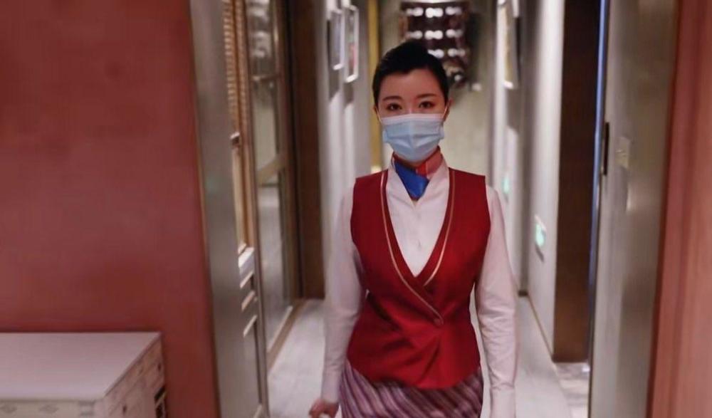 杭州郑女士摘下口罩了没有了神秘感的她还能走多远