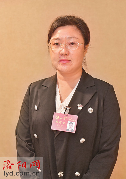 积极融入发展大局打造美丽活力乡村访市第十二次党代会代表张文静