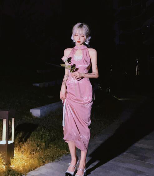 千万粉网红机智张素颜曝光颜值比路人高皮肤黑了不少